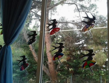 "Χελιδονάκι πέταξε..."