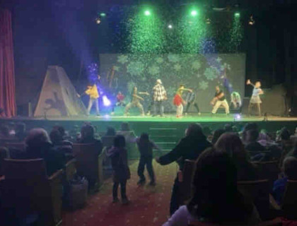 Μια εντυπωσιακή μουσικοχορευτική παράσταση