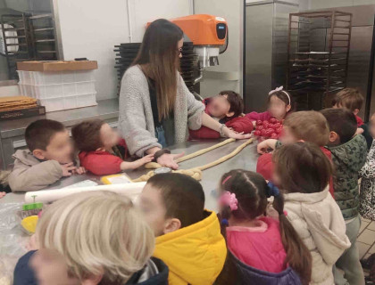 Πλάσαμε μυρωδάτα τσουρεκάκια