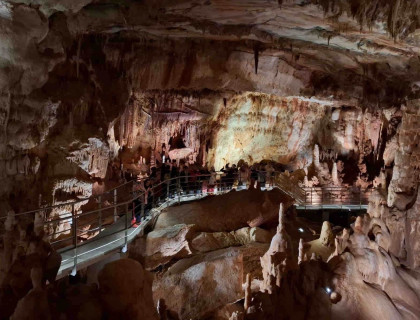 Επίσκεψη στο σπήλαιο των Πετραλώνων