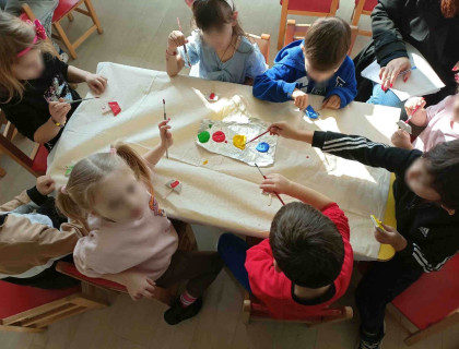 Χρώματα και παιδικές φωνές «πλημμύρισαν» το Σχολείο μας και το Πάσχα