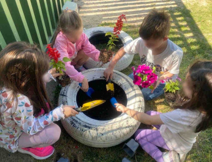 Φρέσκα λαχανικά και μοσχοβολιστά λουλουδάκια