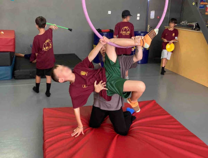 Μαθαίνουμε να ακροβατούμε