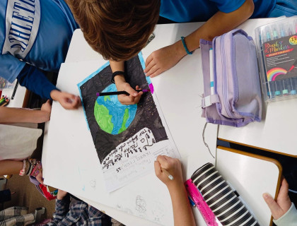 Οι κάλπες άνοιξαν