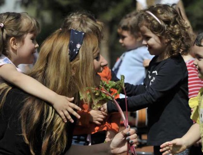«Μεγαλώνοντας μαζί με τα παιδιά μας»