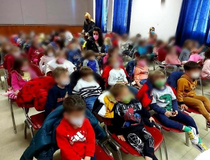 Τα προ- προνηπιάκια μας πάνε θέατρο!