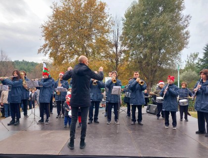 Η Φιλαρμονική ορχήστρα του δήμου Πυλαίας Χορτιάτη μας ταξιδεύει με χριστουγεννιάτικες μελωδίες