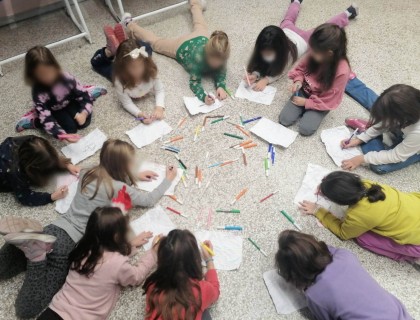 Moυσική, τραγούδι, κέφι και πολλές ευχές από τμήμα θεατρικής αγωγής!