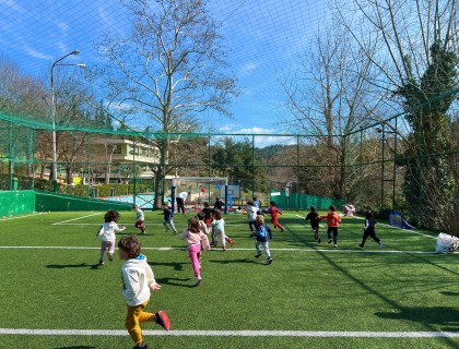 Παίζουμε σε κλίμα χαράς και ξεγνοιασιάς κάτω από τον βασιλιά Ήλιο!