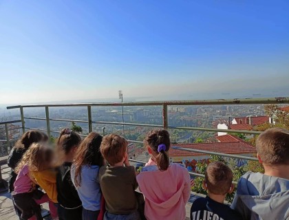 Τα νηπιάκια περιηγούνται στην πόλη!