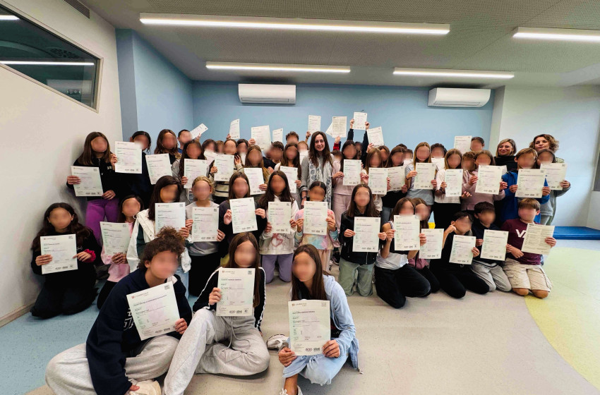 Χαρούμενοι για τα πτυχία μας