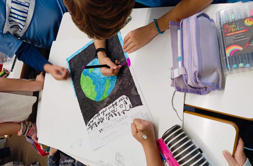 Οι κάλπες άνοιξαν