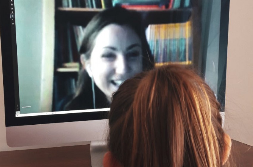 Ευχόμαστε για το Πάσχα και συζητάμε για τα έθιμά του, αλλά από… απόσταση!