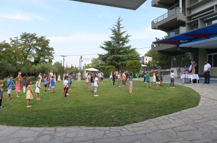 Με τις ευλογίες της εκκλησίας το Σχολείο μας άνοιξε και πάλι!