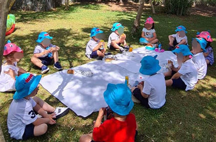 Βουτιές στη δροσερή αυλή του Σχολείου μας!