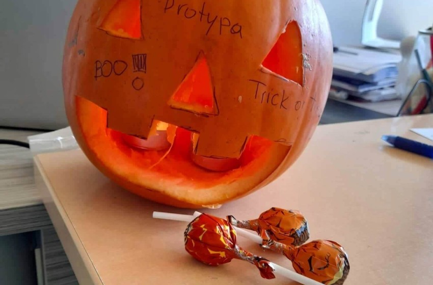 Happy Halloween από τα εκτάκια μας!