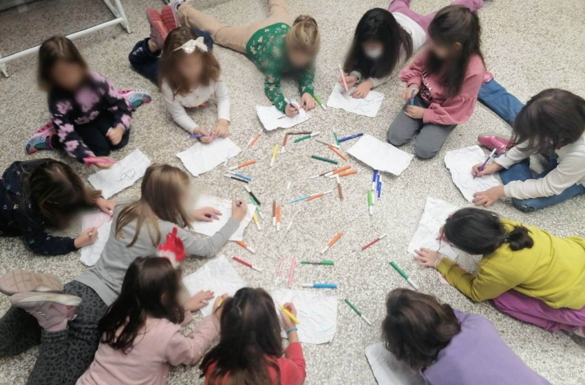 Moυσική, τραγούδι, κέφι και πολλές ευχές από τμήμα θεατρικής αγωγής!