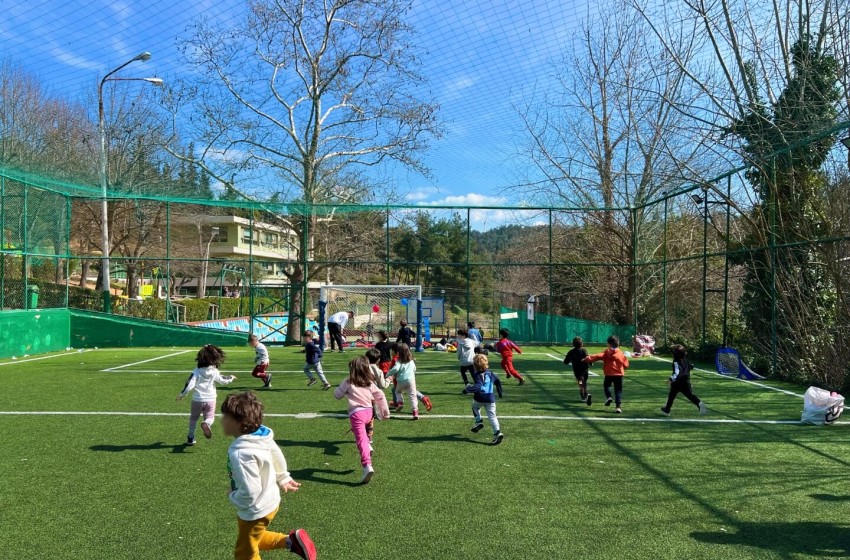 Παίζουμε σε κλίμα χαράς και ξεγνοιασιάς κάτω από τον βασιλιά Ήλιο!