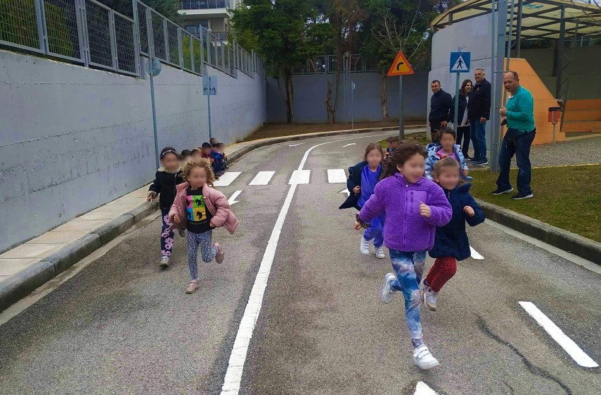Τα νηπιάκια μας μαθαίνουν να κυκλοφορούν με ασφάλεια!