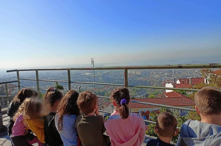 Τα νηπιάκια περιηγούνται στην πόλη!