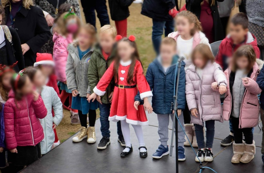 Τα παιδιά μας του τμήματος Χορού του Σχολείου μας στο 27o Χριστουγεννιάτικο Φιλανθρωπικό Bazaar!