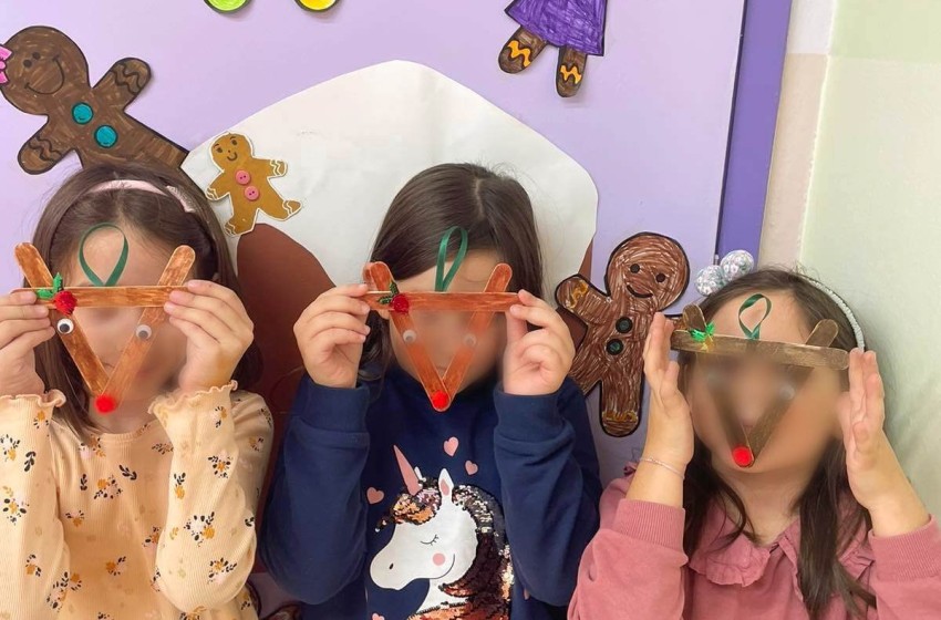 Τα πρωτάκια μας χειροτεχνούν χριστουγεννιάτικα ταρανδάκια και αγιοβασιλάκια!