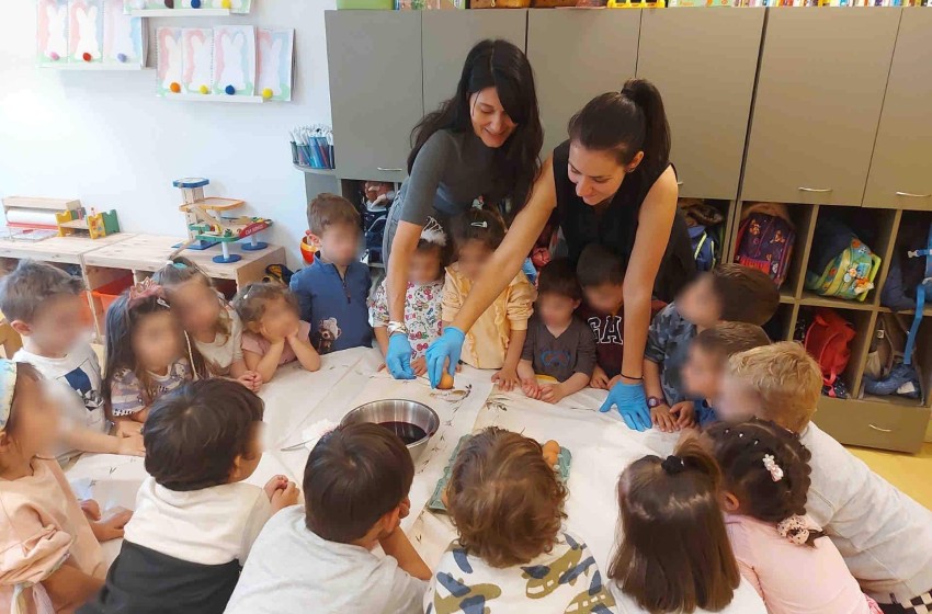 Πώς βάφουμε αβγά…